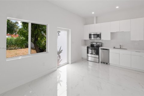 Condo in Miami, Florida, 3 bedrooms  № 1969679 - photo 17