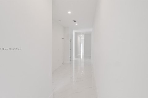 Condo in Miami, Florida, 3 bedrooms  № 1969679 - photo 6