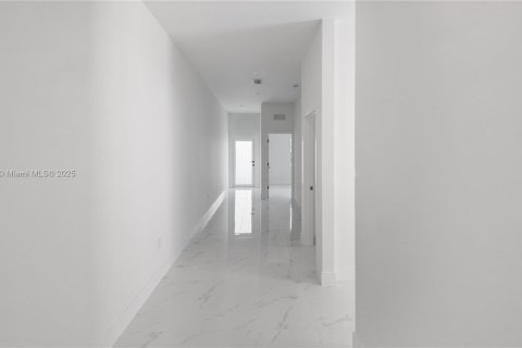 Condo in Miami, Florida, 3 bedrooms  № 1969679 - photo 4