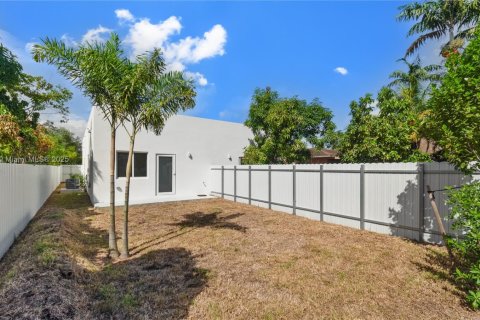 Condo in Miami, Florida, 3 bedrooms  № 1969679 - photo 30