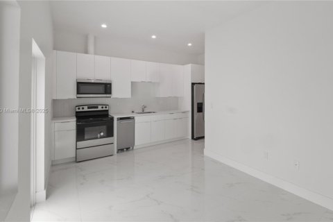 Condo in Miami, Florida, 3 bedrooms  № 1969679 - photo 18