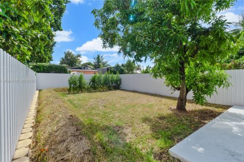 Condo in Miami, Florida, 3 bedrooms  № 1969679 - photo 27