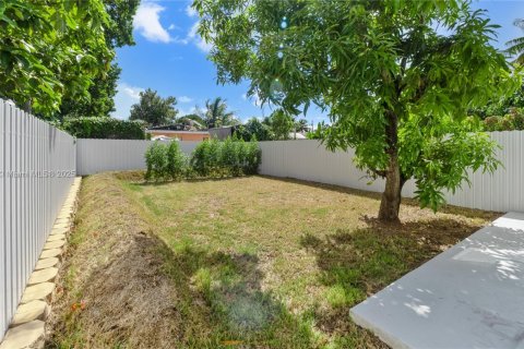 Condo in Miami, Florida, 3 bedrooms  № 1969679 - photo 24