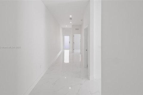 Condo in Miami, Florida, 3 bedrooms  № 1969679 - photo 8