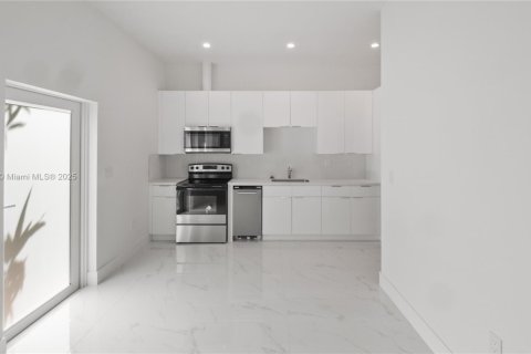 Condo in Miami, Florida, 3 bedrooms  № 1969679 - photo 19