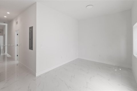 Condo in Miami, Florida, 3 bedrooms  № 1969679 - photo 21