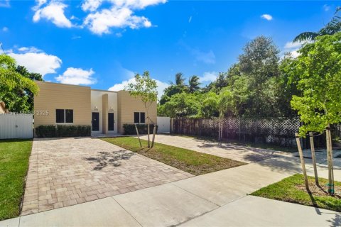 Condo in Miami, Florida, 3 bedrooms  № 1969679 - photo 2