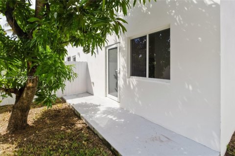 Condo in Miami, Florida, 3 bedrooms  № 1969679 - photo 28