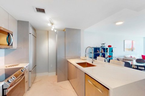 Condominio en venta en Bal Harbour, Florida, 1 dormitorio, 83.24 m2 № 1984107 - foto 7