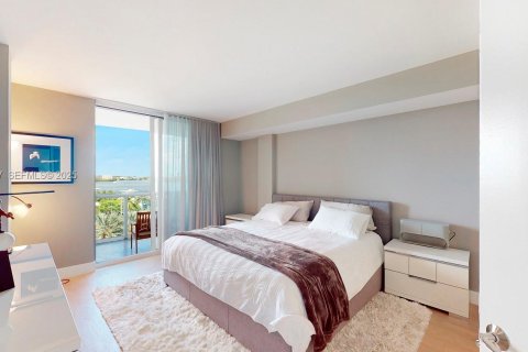 Condominio en venta en Bal Harbour, Florida, 1 dormitorio, 83.24 m2 № 1984107 - foto 4