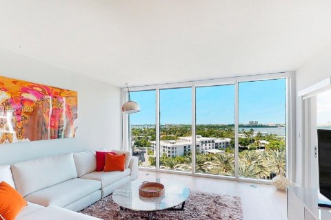 Condominio en venta en Bal Harbour, Florida, 1 dormitorio, 83.24 m2 № 1984107 - foto 1