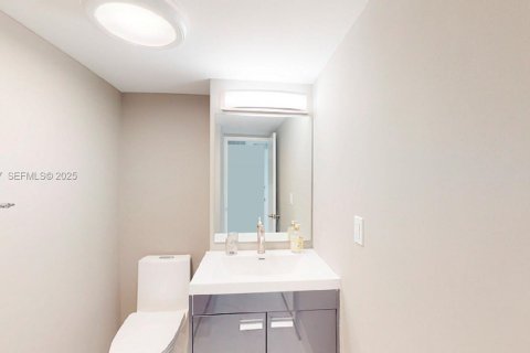 Condominio en venta en Bal Harbour, Florida, 1 dormitorio, 83.24 m2 № 1984107 - foto 10