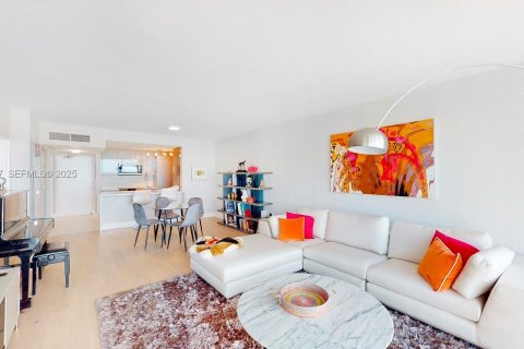 Condominio en venta en Bal Harbour, Florida, 1 dormitorio, 83.24 m2 № 1984107 - foto 9