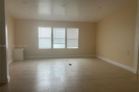 Villa ou maison à vendre à Pembroke Pines, Floride: 3 chambres, 172.71 m2 № 1891174 - photo 4