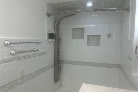 Villa ou maison à vendre à Pembroke Pines, Floride: 3 chambres, 172.71 m2 № 1891174 - photo 15
