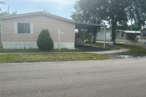 Villa ou maison à vendre à Pembroke Pines, Floride: 3 chambres, 172.71 m2 № 1891174 - photo 1