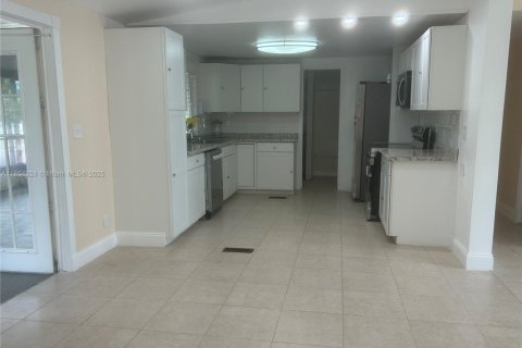 Villa ou maison à vendre à Pembroke Pines, Floride: 3 chambres, 172.71 m2 № 1891174 - photo 6