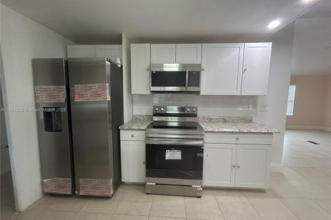 Villa ou maison à vendre à Pembroke Pines, Floride: 3 chambres, 172.71 m2 № 1891174 - photo 8