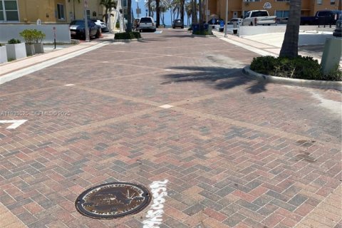 Commercial property in Hollywood, Florida 41.81 sq.m. № 2035198 - photo 12