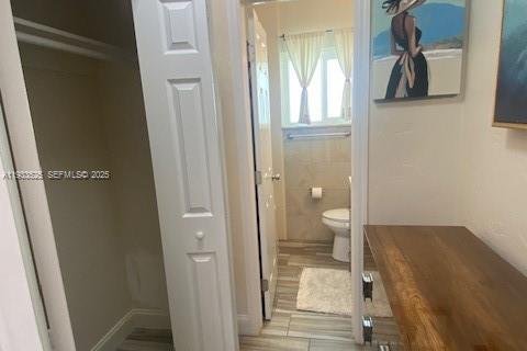 Commercial property in Hollywood, Florida 41.81 sq.m. № 2035198 - photo 4