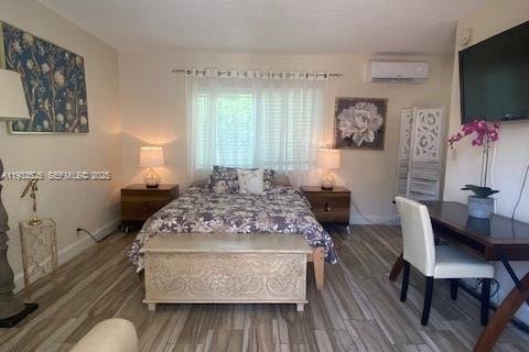 Commercial property in Hollywood, Florida 41.81 sq.m. № 2035198 - photo 2