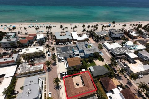 Commercial property in Hollywood, Florida 41.81 sq.m. № 2035198 - photo 11