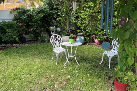 Commercial property in Hollywood, Florida 41.81 sq.m. № 2035198 - photo 8