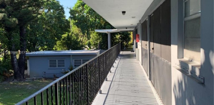 Apartment in Hollywood, Florida 1 bedroom, 60.39 sq.m. № 1998032