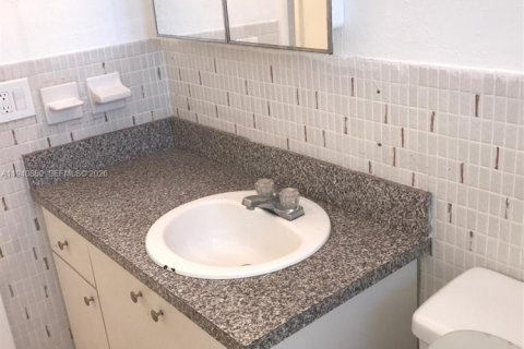 Apartment in Hollywood, Florida 1 bedroom, 60.39 sq.m. № 1998032 - photo 8