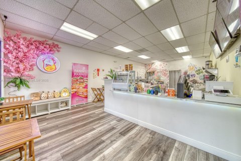 Propiedad comercial en venta en Cutler Bay, Florida № 1689508 - foto 2