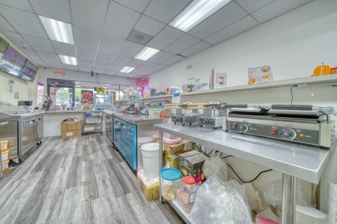 Propiedad comercial en venta en Cutler Bay, Florida № 1689508 - foto 10