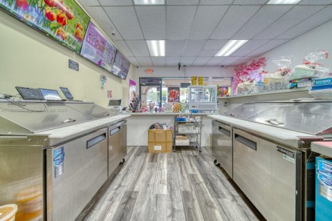 Propiedad comercial en venta en Cutler Bay, Florida № 1689508 - foto 11