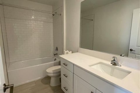Casa en alquiler en San Antonio, Florida, 4 dormitorios, 173.73 m2 № 1909100 - foto 11