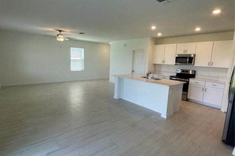 Casa en alquiler en San Antonio, Florida, 4 dormitorios, 173.73 m2 № 1909100 - foto 5