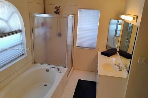 Casa en venta en Davie, Florida, 4 dormitorios, 188.78 m2 № 1945881 - foto 22