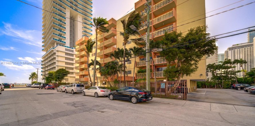 Condominio en Miami, Florida, 1 dormitorio № 1712976