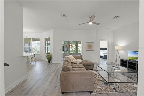 House in Leesburg, Florida 3 bedrooms, 193.98 sq.m. № 1877255 - photo 4