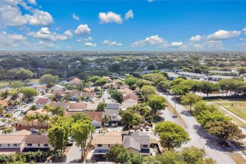 Villa ou maison à louer à Miami, Floride: 3 chambres, 191.38 m2 № 2030829 - photo 25