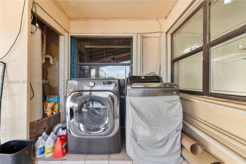 Villa ou maison à louer à Miami, Floride: 3 chambres, 191.38 m2 № 2030829 - photo 18