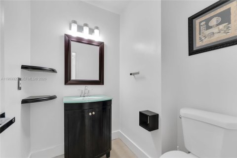 Villa ou maison à louer à Miami, Floride: 3 chambres, 191.38 m2 № 2030829 - photo 15