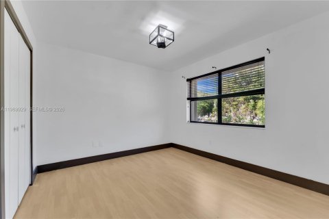 Villa ou maison à louer à Miami, Floride: 3 chambres, 191.38 m2 № 2030829 - photo 14