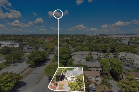 Villa ou maison à louer à Miami, Floride: 3 chambres, 191.38 m2 № 2030829 - photo 26