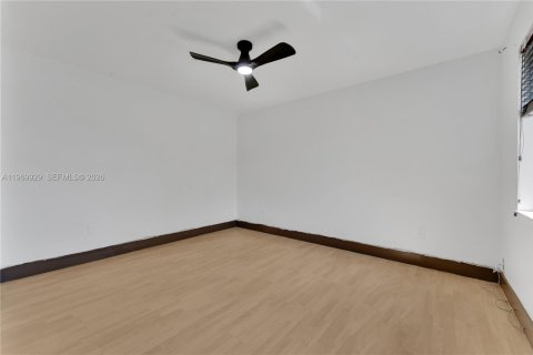 Villa ou maison à louer à Miami, Floride: 3 chambres, 191.38 m2 № 2030829 - photo 16