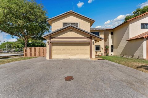 Villa ou maison à Miami, Floride 3 chambres, 191.38 m2 № 2030829