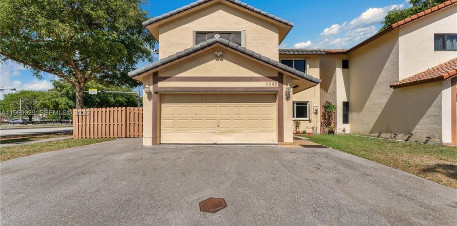 Villa ou maison à Miami, Floride 3 chambres, 191.38 m2 № 2030829