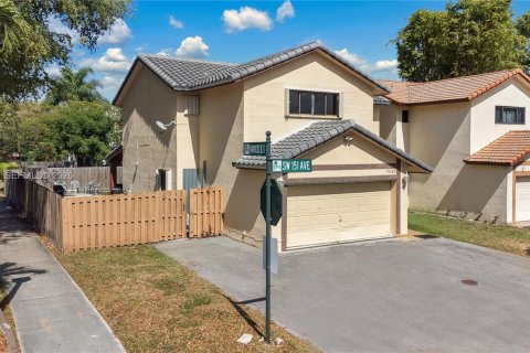 Villa ou maison à louer à Miami, Floride: 3 chambres, 191.38 m2 № 2030829 - photo 23