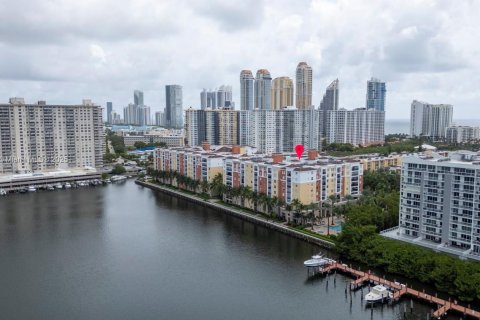 Condo in Sunny Isles Beach, Florida, 2 bedrooms  № 1958050 - photo 3