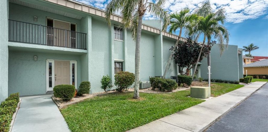 Condo in Punta Gorda, Florida, 2 bedrooms № 1724589