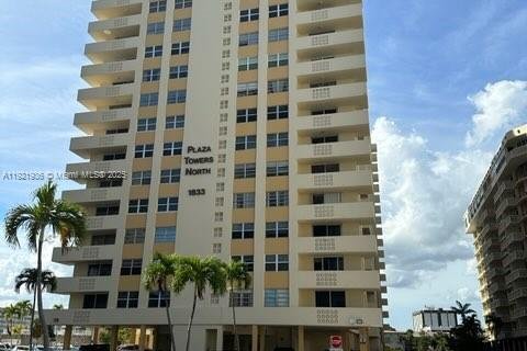 Condo in Hallandale Beach, Florida, 2 bedrooms  № 2035359