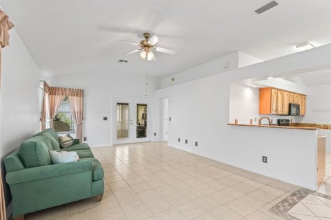 Villa ou maison à vendre à The Villages, Floride: 2 chambres, 104.05 m2 № 1796774 - photo 11